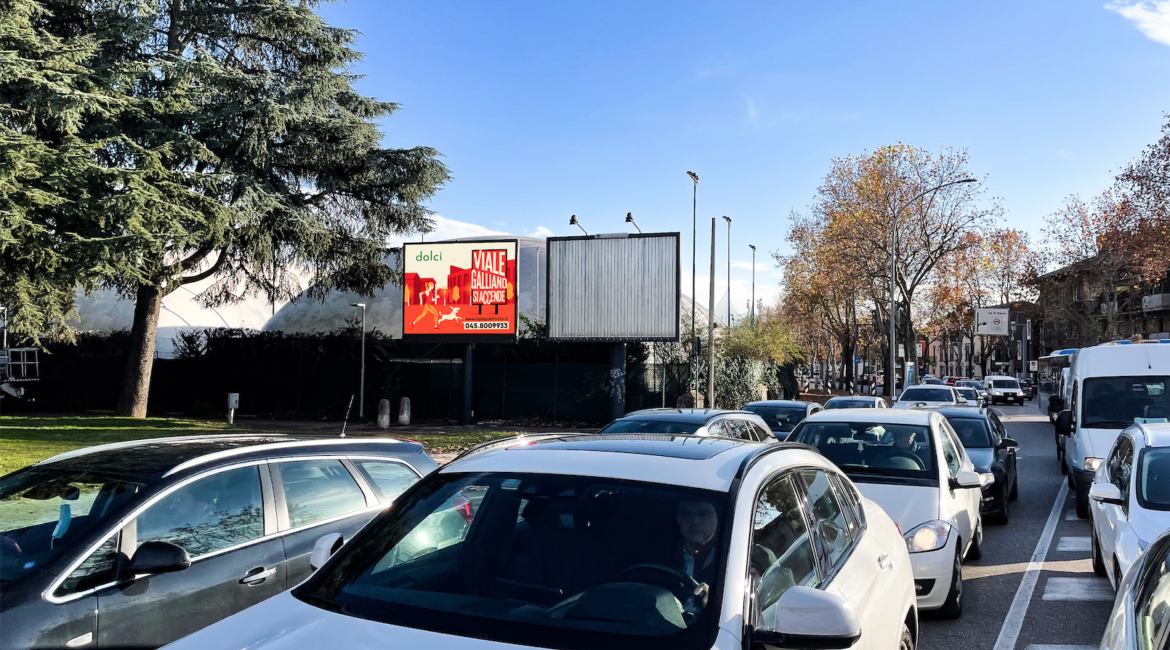 Il ledwall, digital out of home advertising, di Viale Galliano a Verona